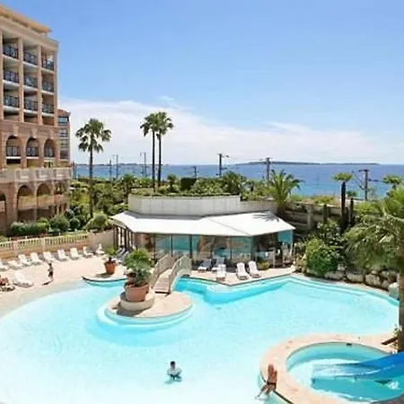 In Riva Al Mare A Cannes